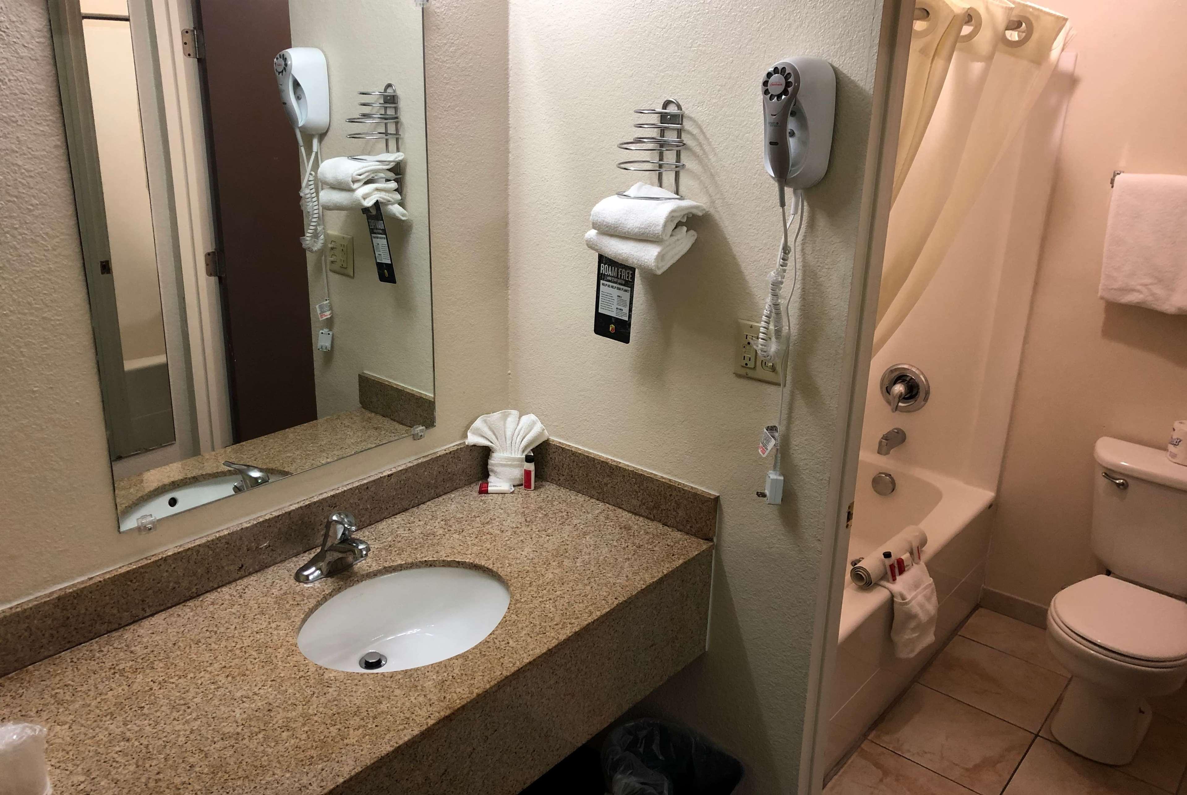 Motel Super 8 By Wyndham Ontario Extérieur photo
