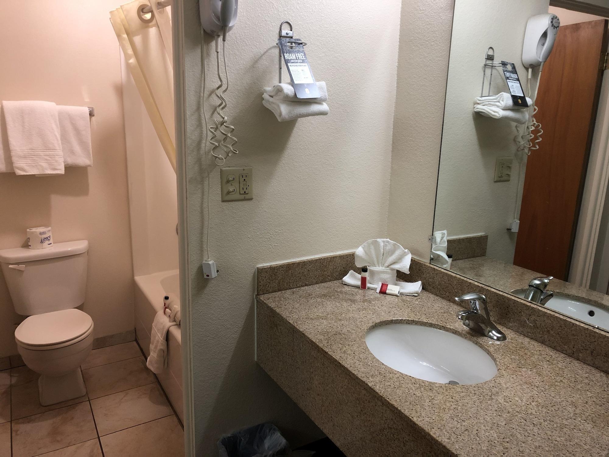Motel Super 8 By Wyndham Ontario Extérieur photo