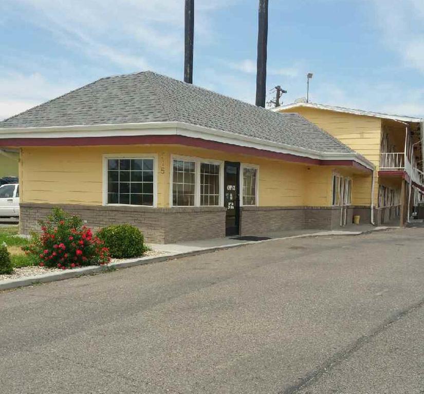 Motel Super 8 By Wyndham Ontario Extérieur photo